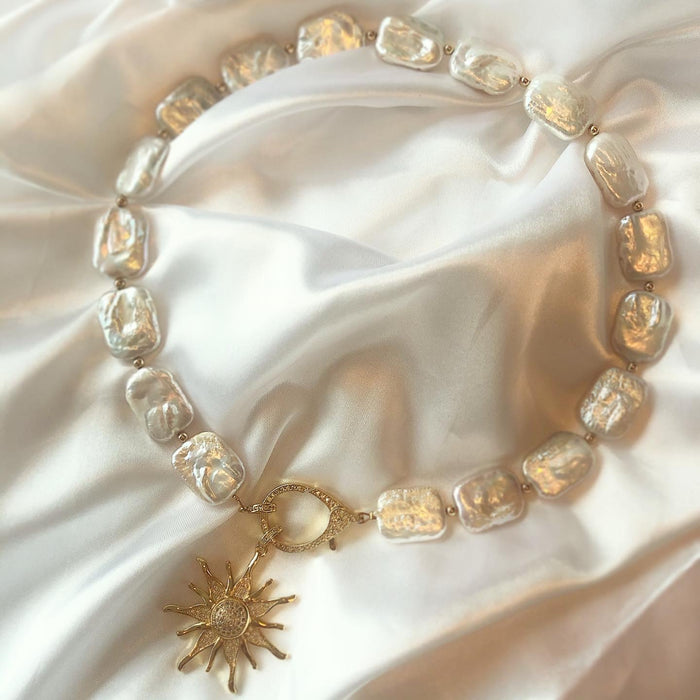 Glamorous Sun Burst Pearl Necklace