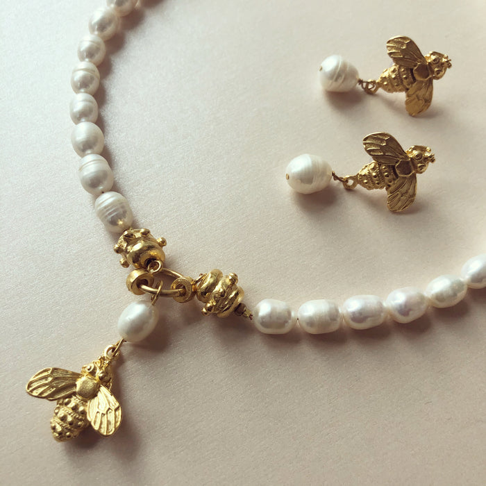 The Melissa Bee Pearl Necklace