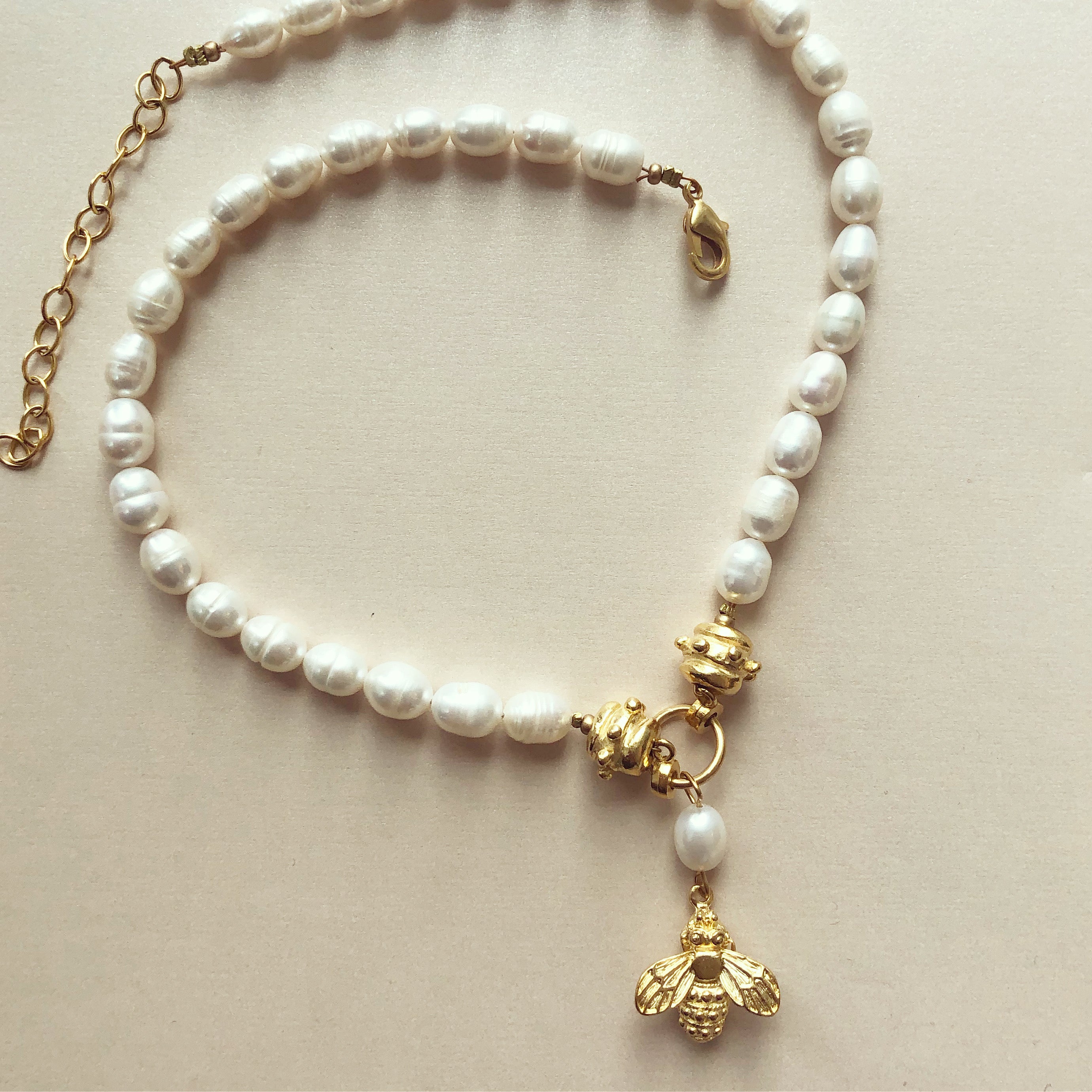 The Melissa Bee Pearl Necklace – Amathu'sia Collections