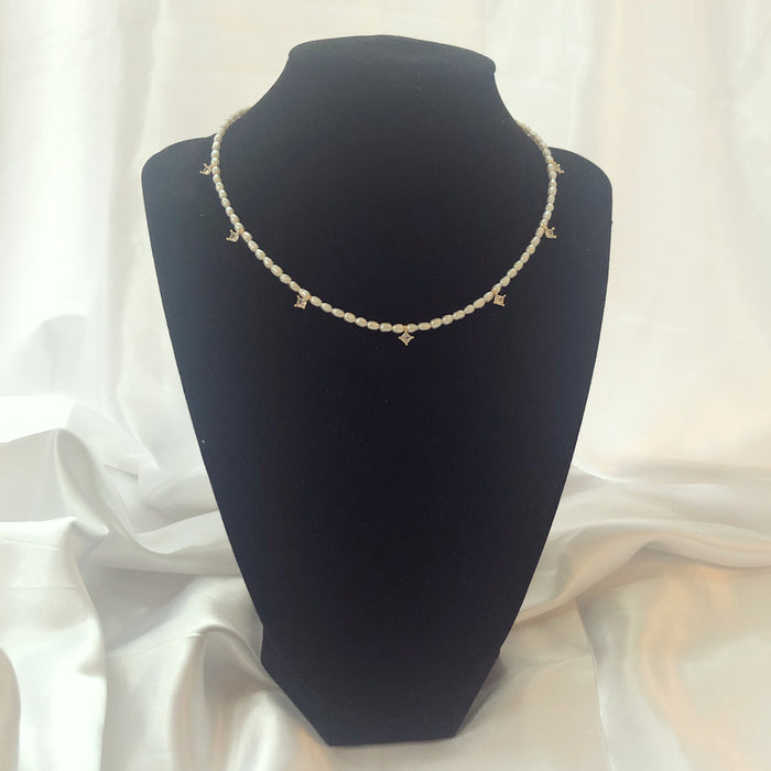 Dainty Genuine Freshwater Rice Pearl Choker with Crystal Decals